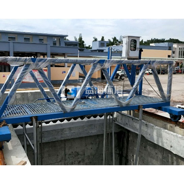 行车式刮吸泥车